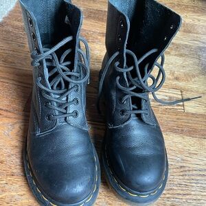 Doc Martens soft leather black boots. Sz 7 US / 38 Euro /5 UK